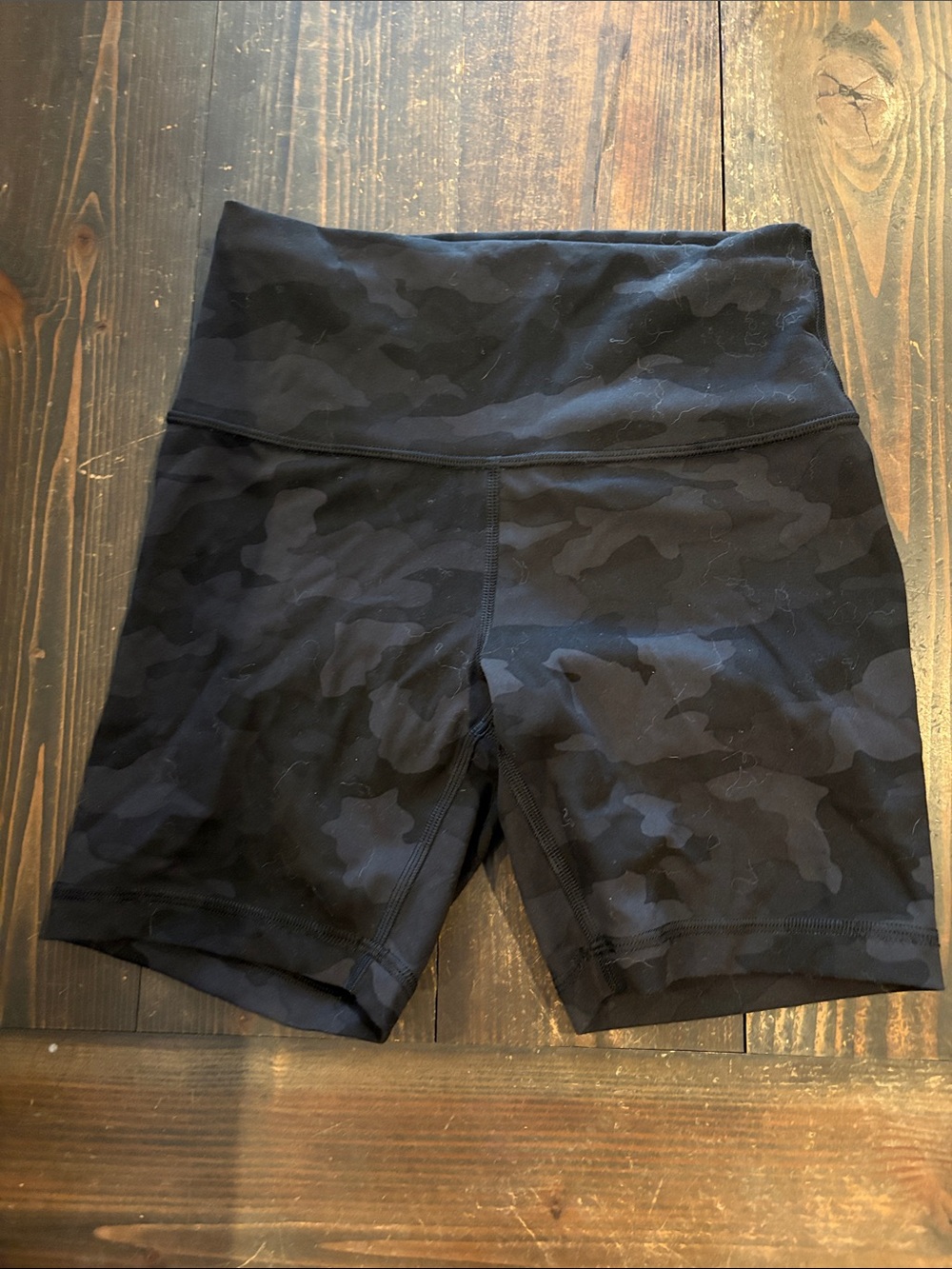 lululemon athletica Black Camo Align 5” shorts